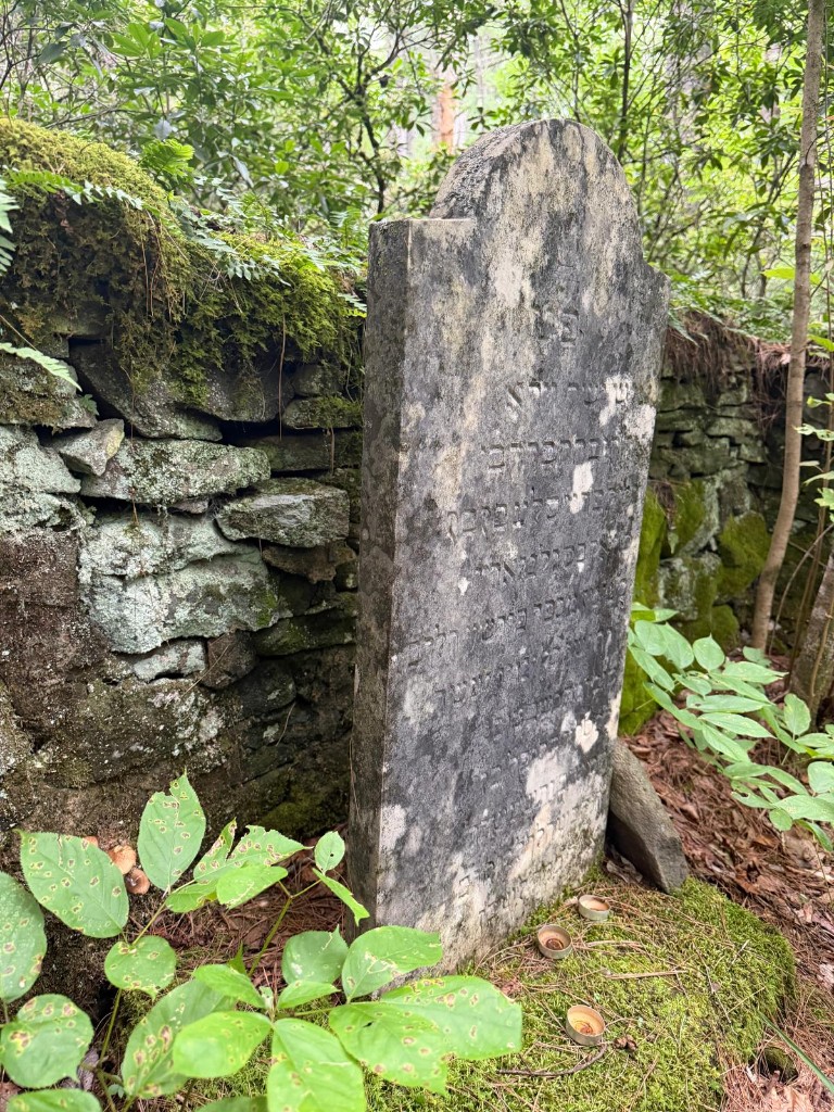 Hebrew face of Nathan Freisleben’s gravestone inside the stone enclosure near Lebanon Lake