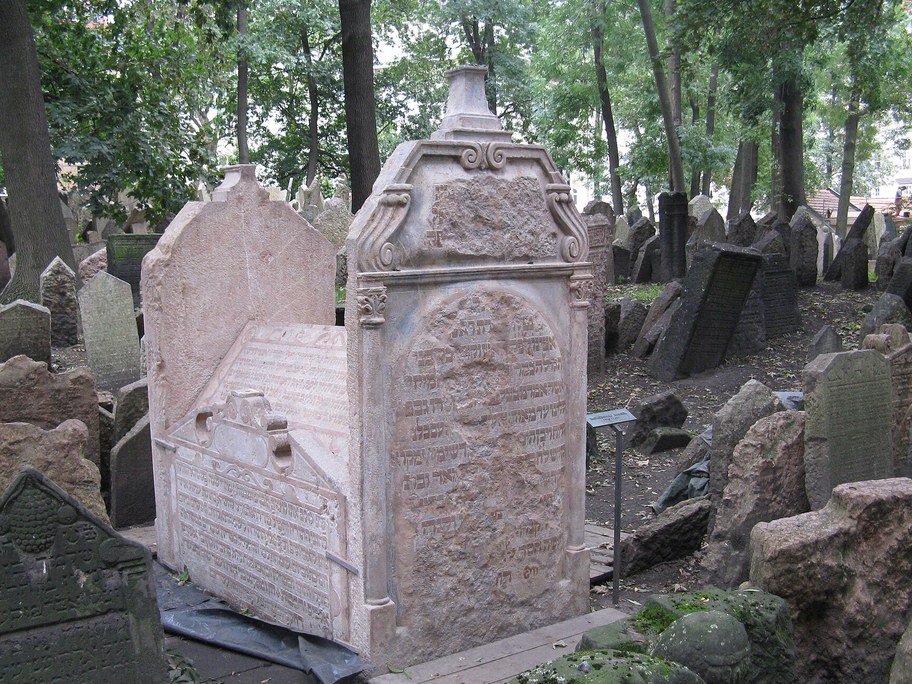 Mordechai Maisel’s grave today, the same house-shaped monument beside the path