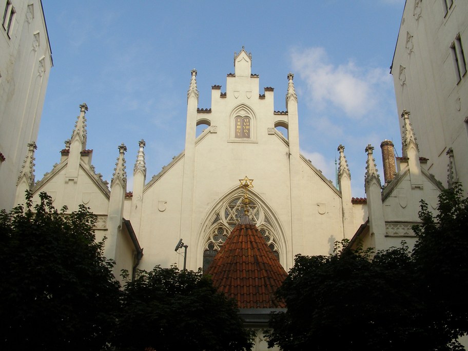 Maisel Synagogue today, white gable with the Ten Commandments and Star of David