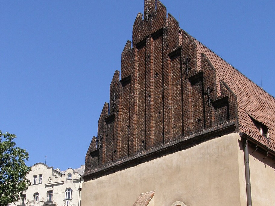 Old-New Synagogue today, stepped brick gable and lower wall from the street