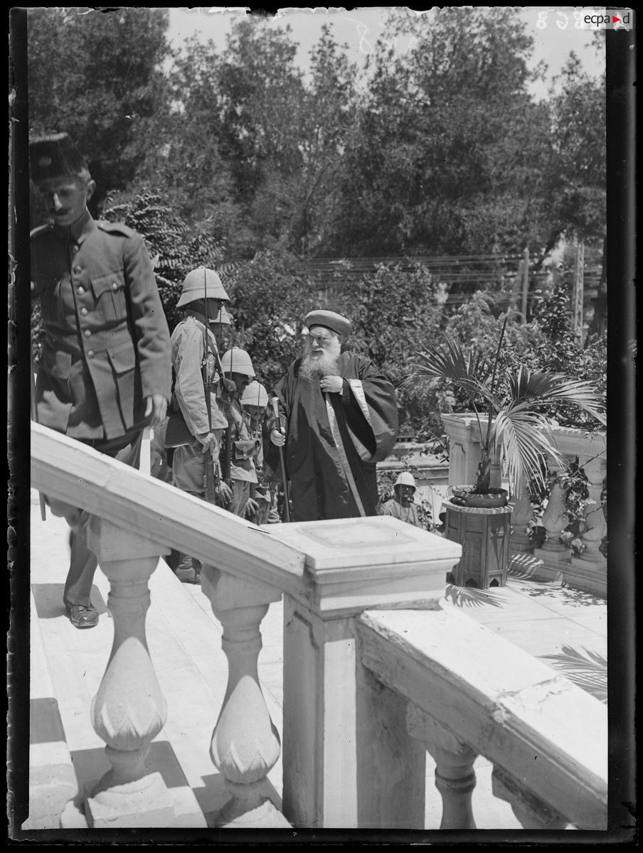 Rabbi Jacob Meir arriving for the decoration ceremony in Salonika