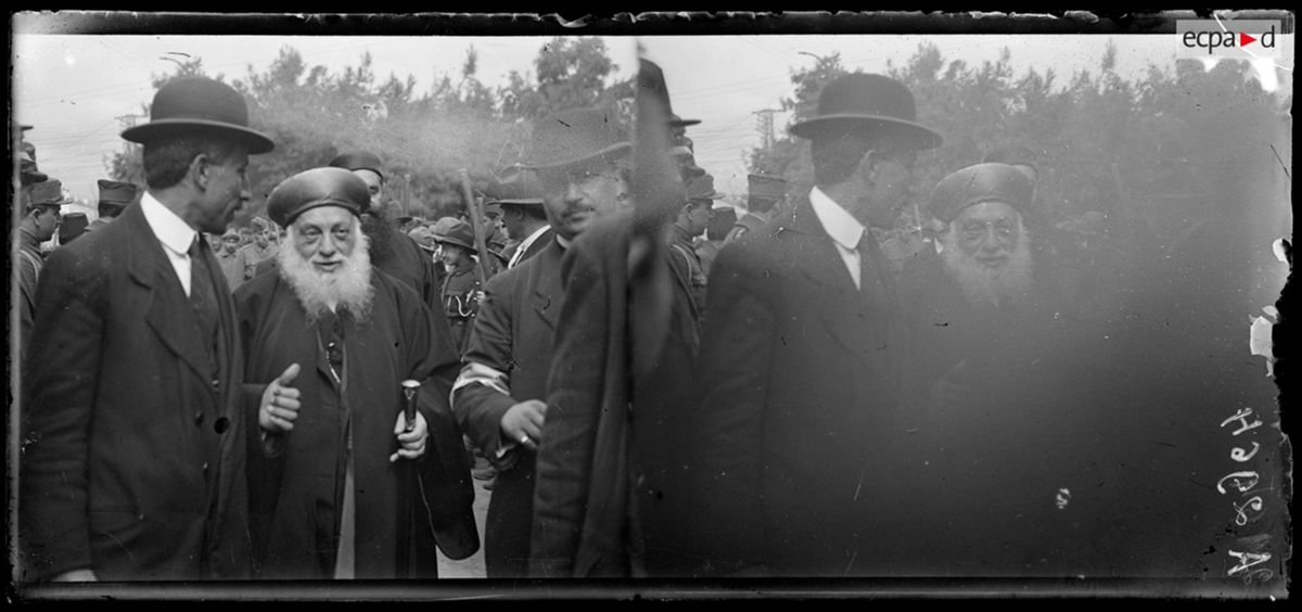 Rabbi Jacob Meir arriving at a congress in Salonika