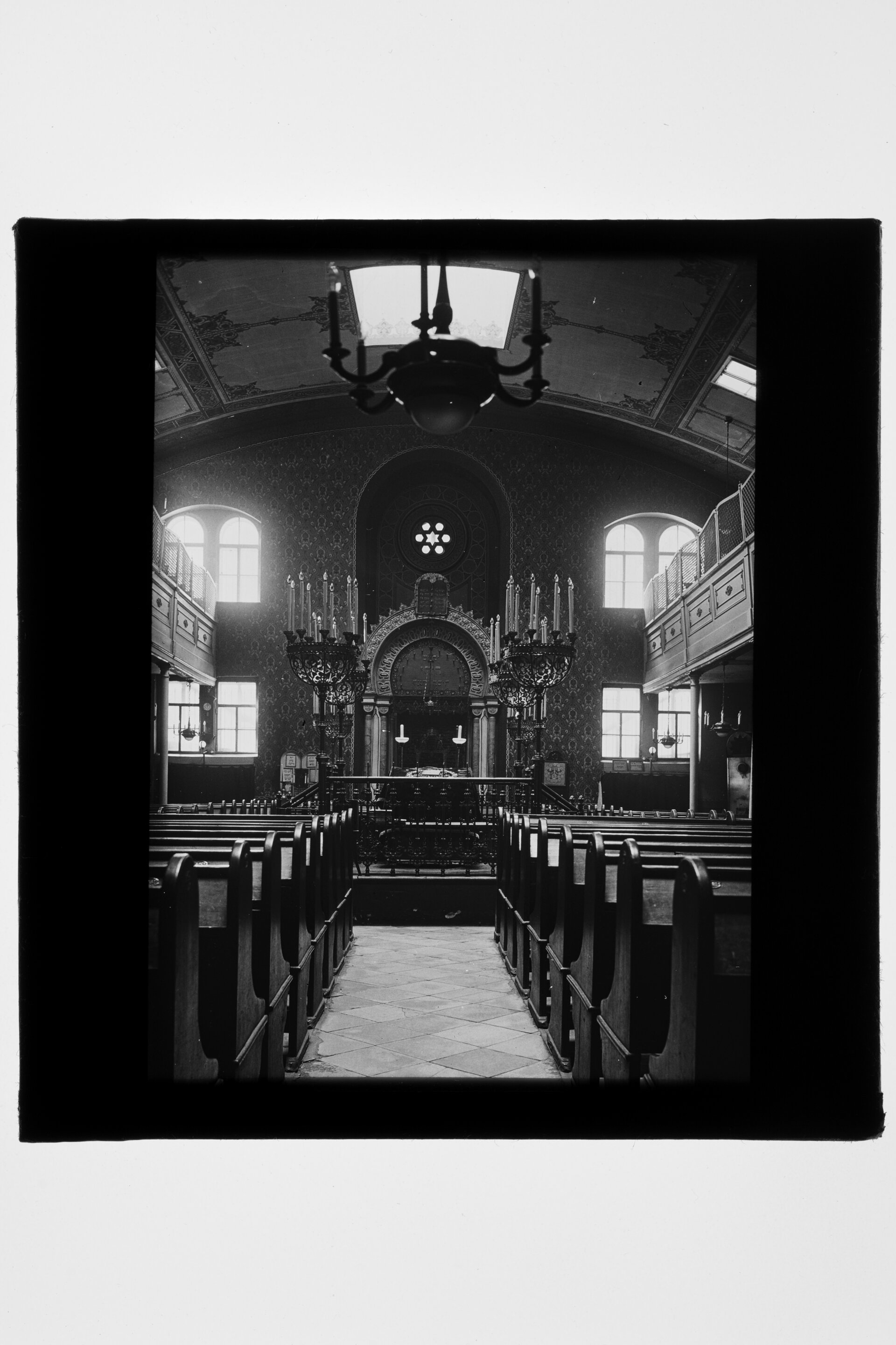 The Schiffshul interior on Große Schiffgasse in Vienna, around 1928