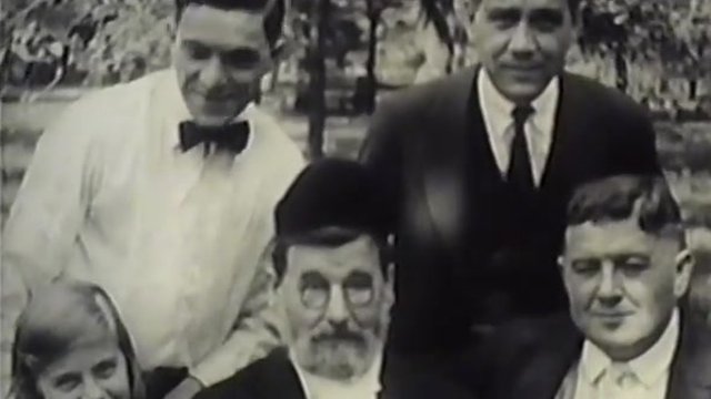 Rabbi Moshe Shimon Sivitz with family in Schenley Park, 1921